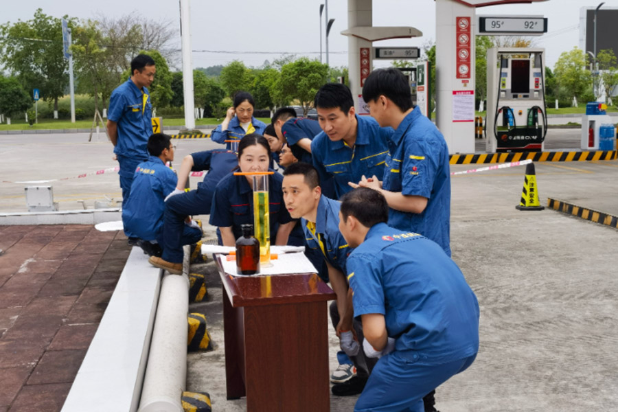 蜀交航油公司开展加油站数质量培训照片2.jpg